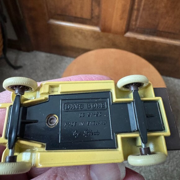 Lledo Days Gone Diecast Vehicles - Hershey's Kisses Delivery Van - Picture 7 of 8